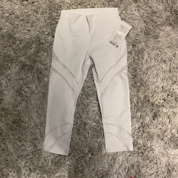 Lululemon NWT wunder under - Picture 4 of 6